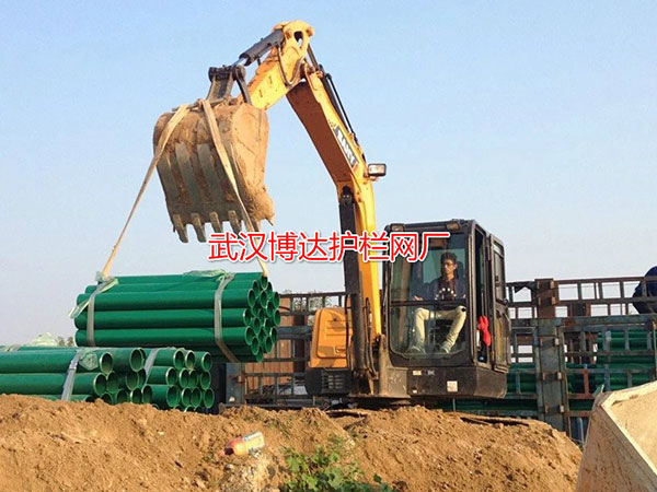 1681263727459610.jpg 天河機(jī)場(chǎng)公路護(hù)欄板送貨